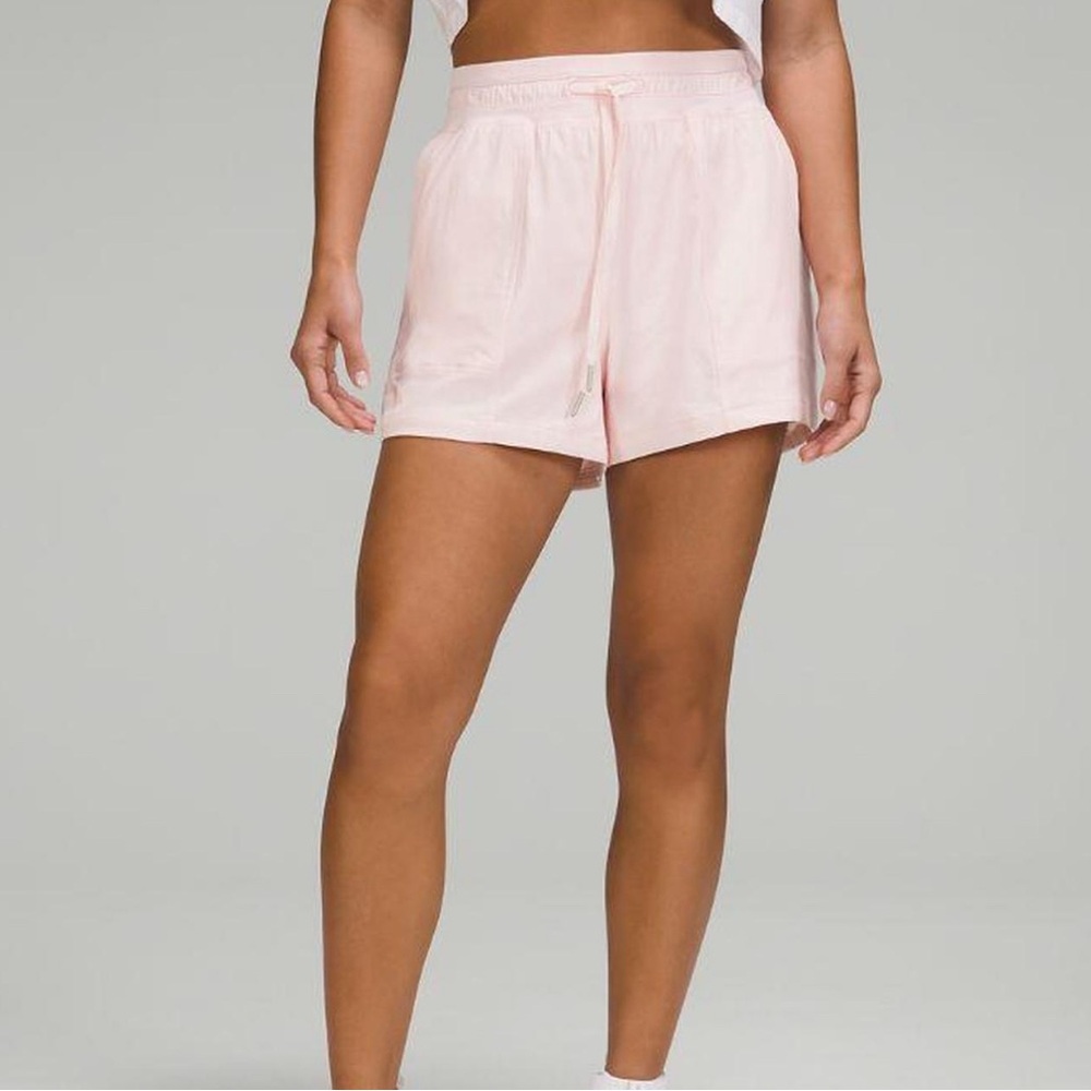 Lululemon Dance Studio High Rise 3.5” Shorts • Strawberry Milkshake • 4